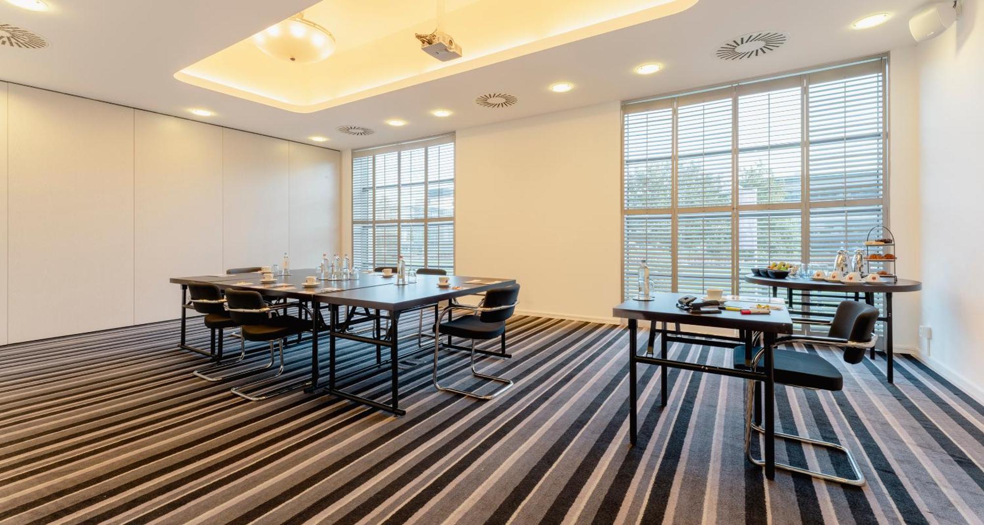 Plaza Premium Grand Winston Hotel Rijswijk Exterior foto