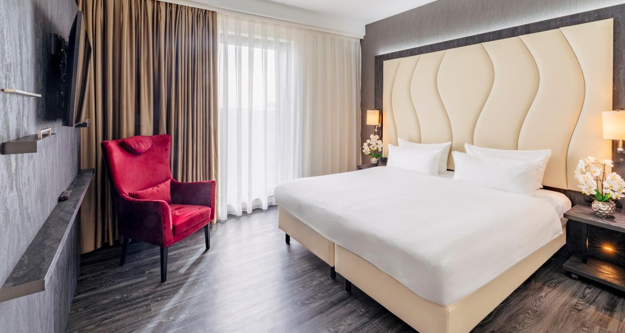 Plaza Premium Grand Winston Hotel Rijswijk Exterior foto