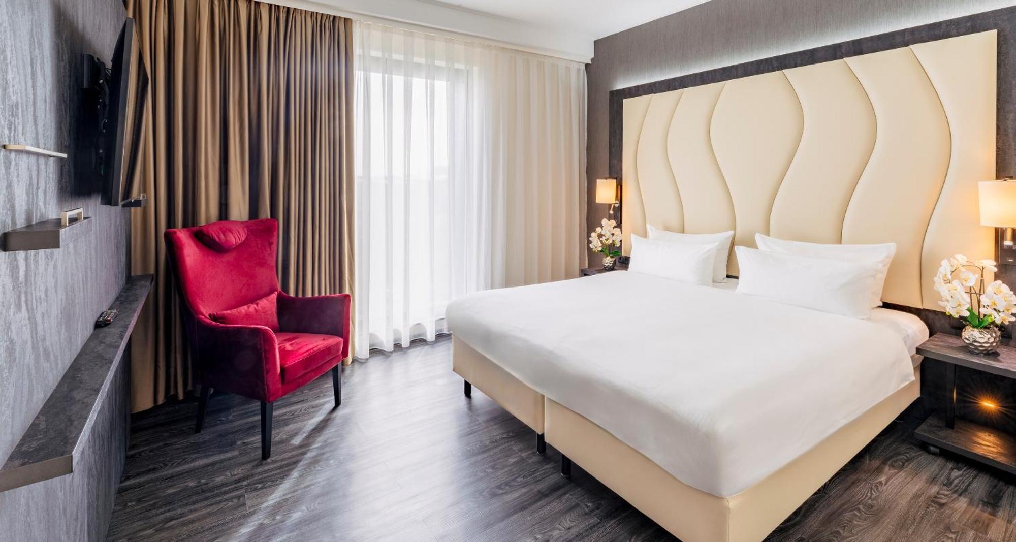 Plaza Premium Grand Winston Hotel Rijswijk Exterior foto